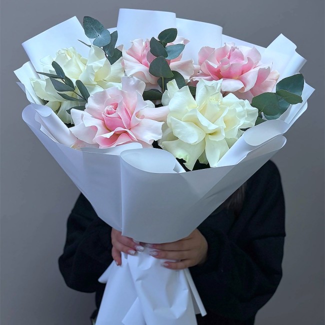 Букет цветов "Микс белых и розовых французских роз" Букет цветов "Микс белых и розовых французских роз"